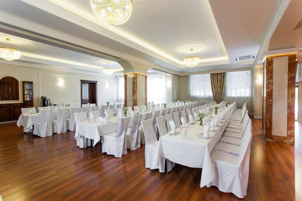 Hotel Panorama Ostrowiec Swietokrzyski Luaran gambar