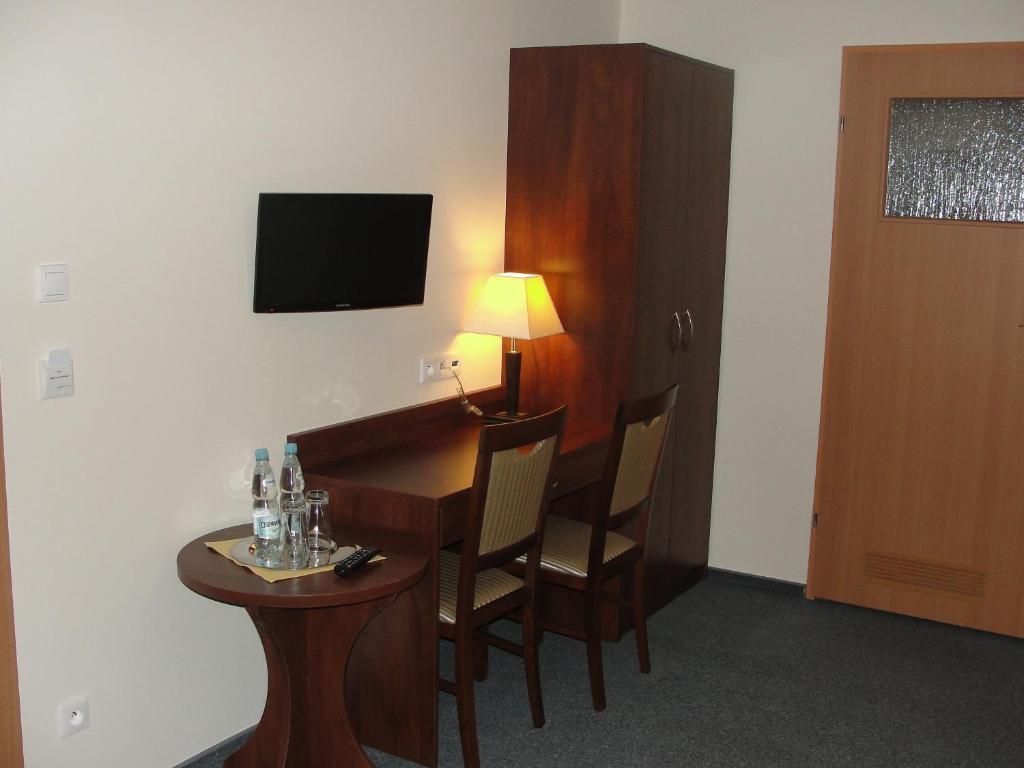 Hotel Panorama Ostrowiec Swietokrzyski Bilik gambar