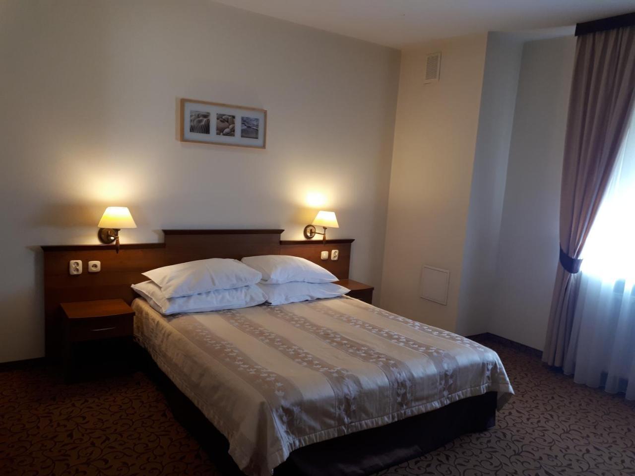 Hotel Panorama Ostrowiec Swietokrzyski Luaran gambar