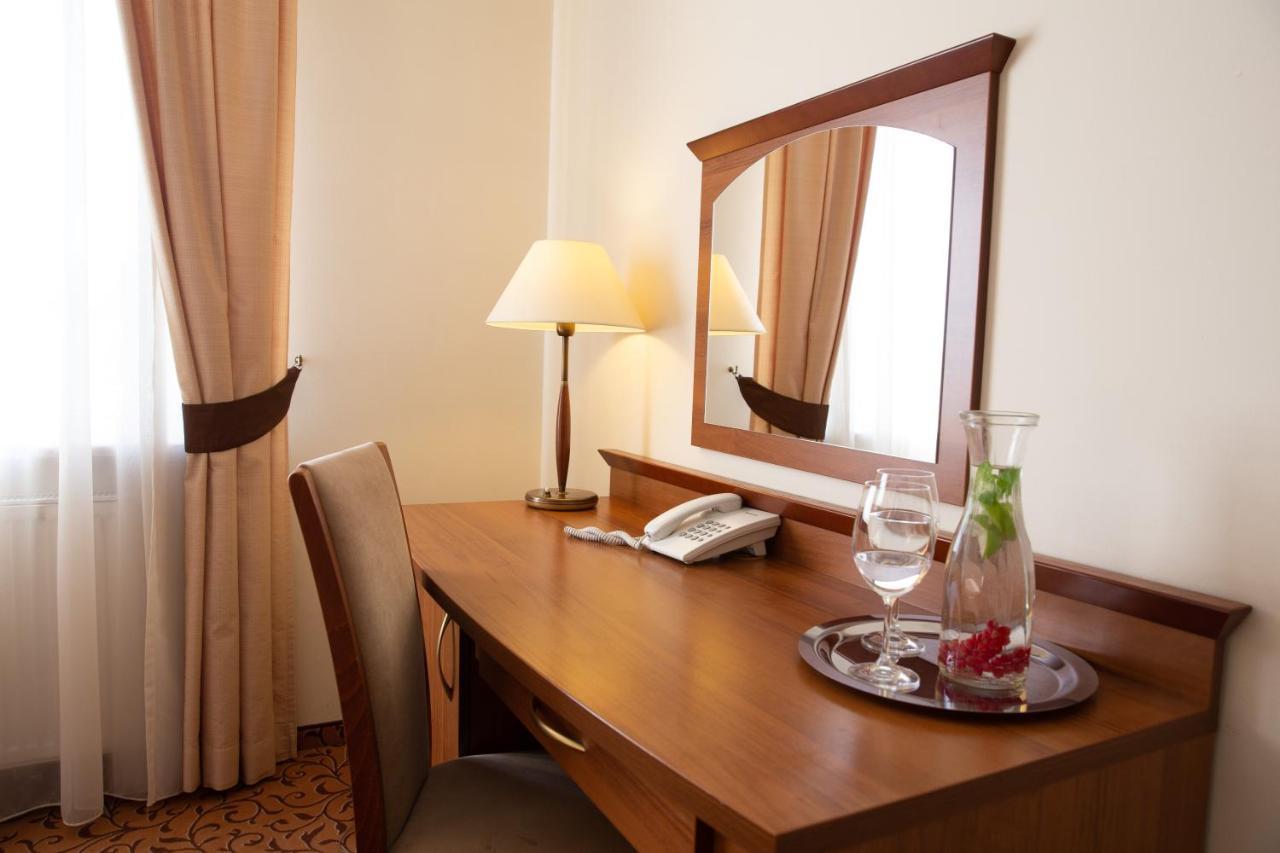 Hotel Panorama Ostrowiec Swietokrzyski Luaran gambar