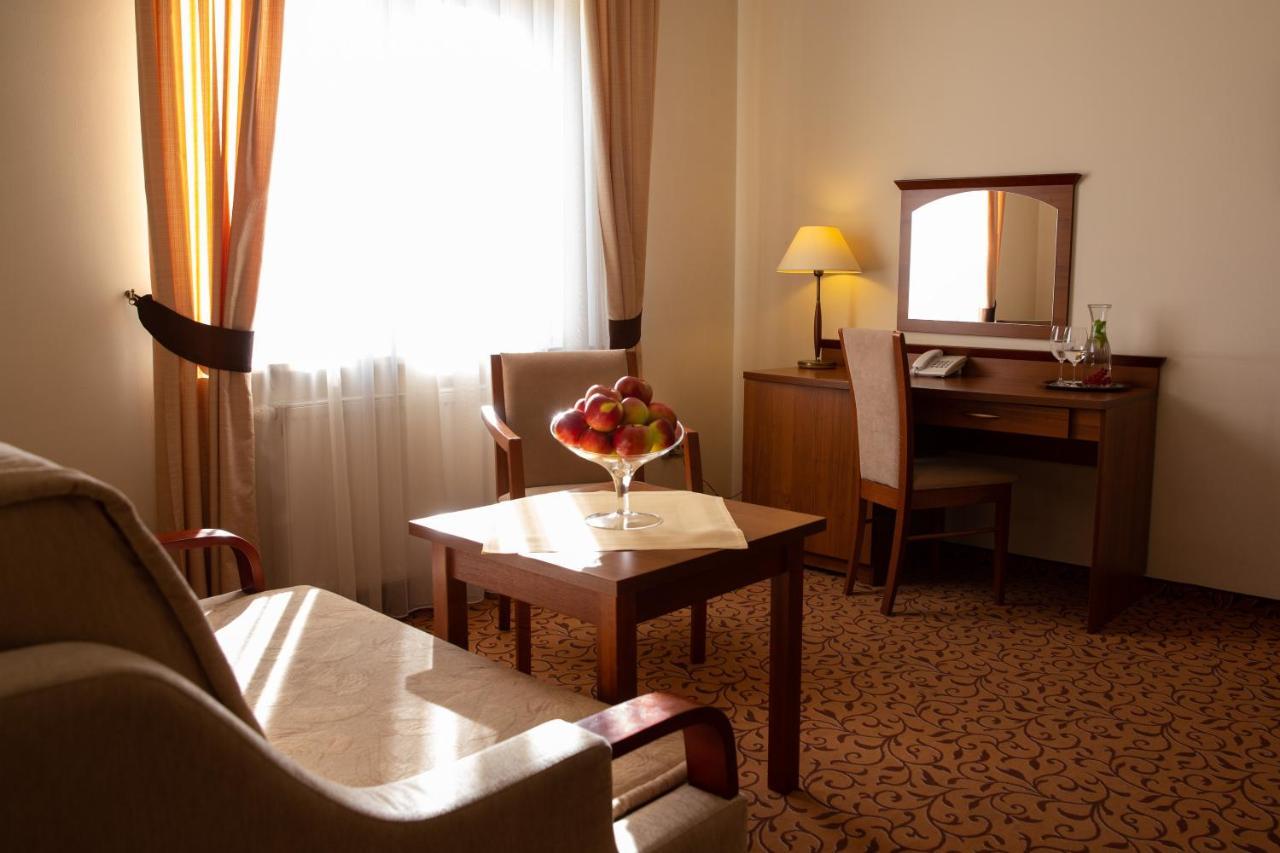 Hotel Panorama Ostrowiec Swietokrzyski Luaran gambar